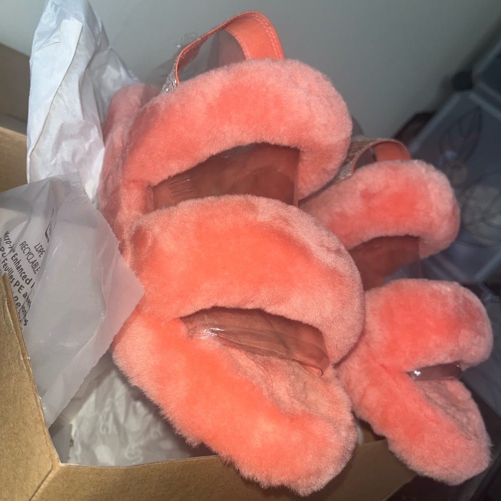 Woman’s fluff yeah slippers